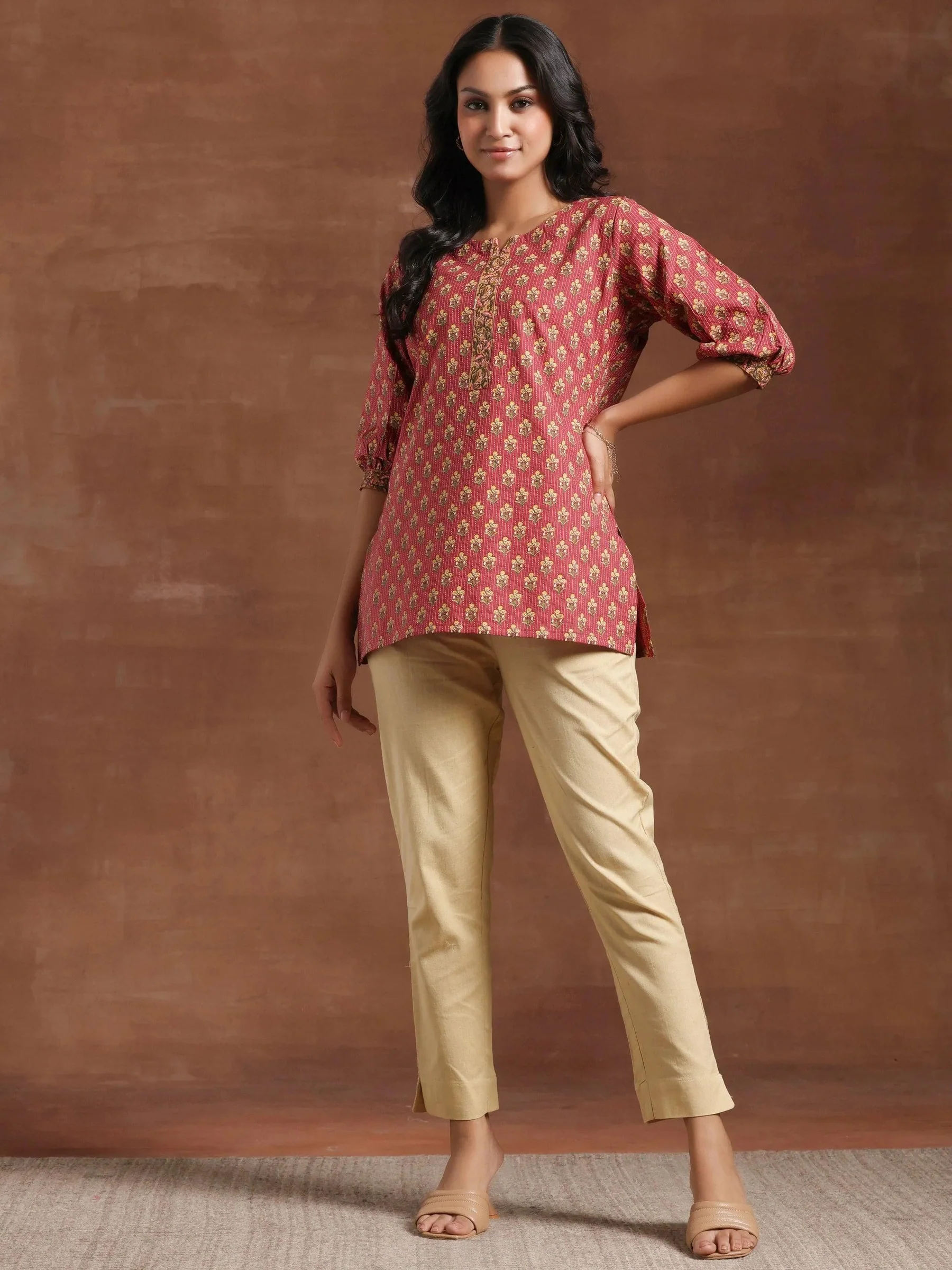 5_dc972be5-d3a5-4c42-ac3c-d3daf9cd4620-1.webp Pink Printed Cotton Straight Kurti - Image 1